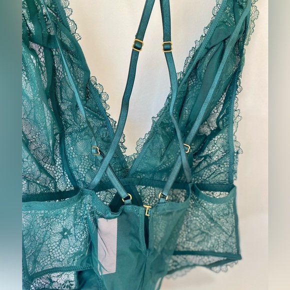NWT Victoria’s Secret Green Lace Plunge Bodysuit - Picture 7 of 8